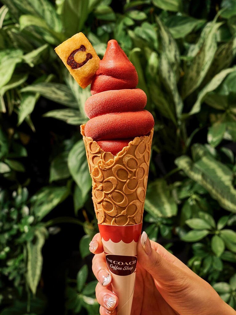 The Coach Coffee Shop: Chilli Crab (with Cone)