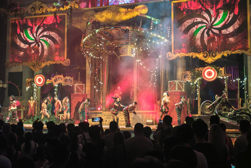 Halloween Horror Nights 13: Dare or Die Live!