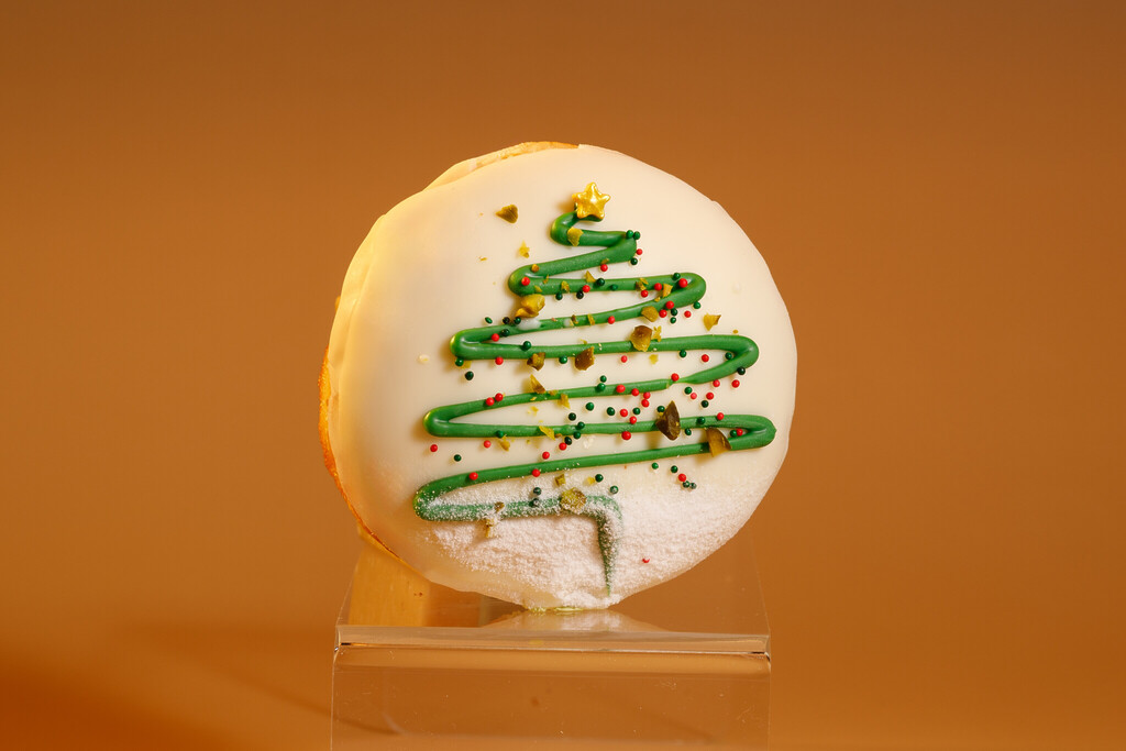 BreadTalk Christmas 2025: Holly Pistachio