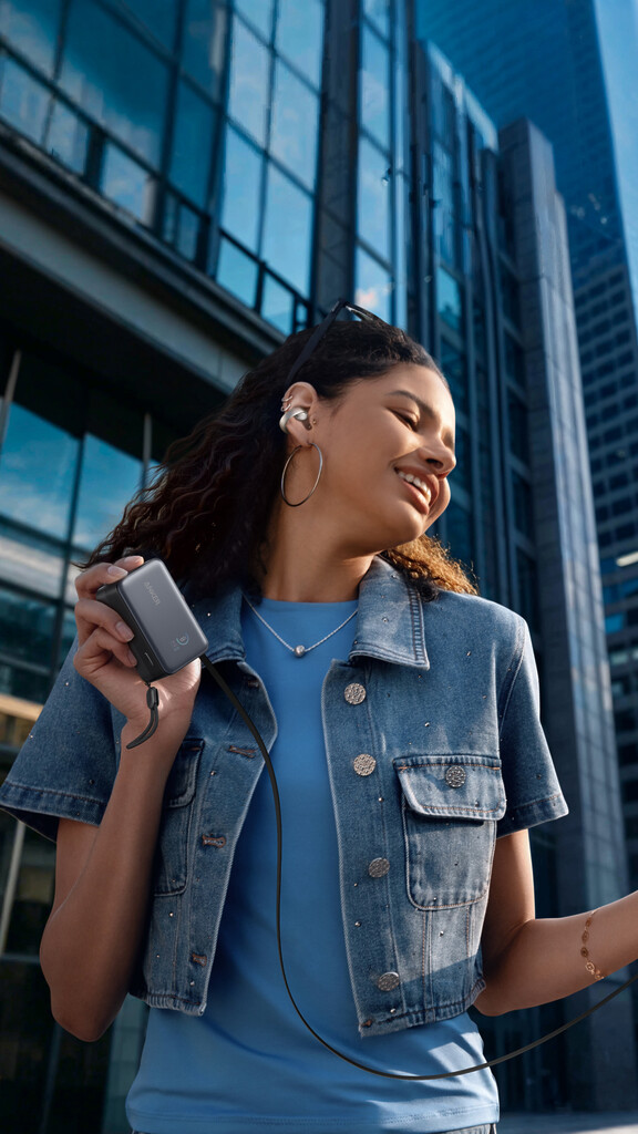 Anker Nano Retractable Power Bank (A1638) makes you carefree