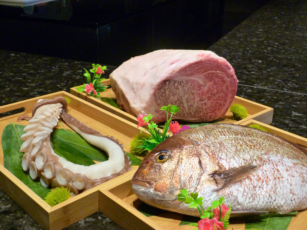 Minsuizen Raku Sentosa: Fresh Food on Display