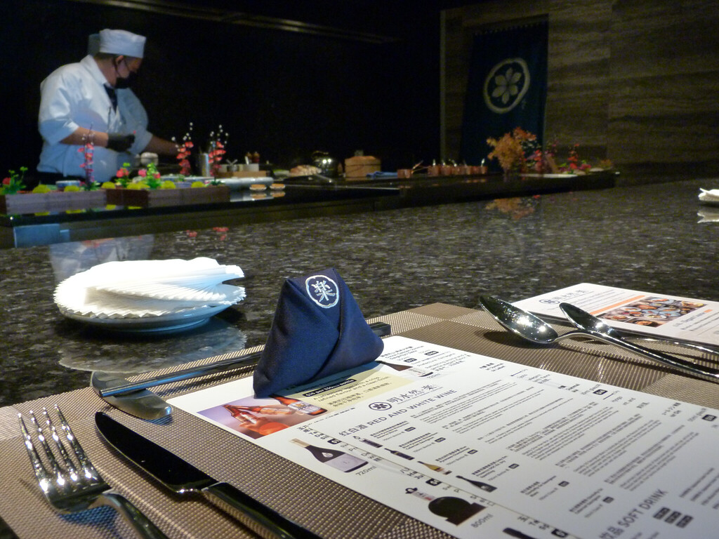Minsuizen Raku Sentosa: Real Japanese Chefs and Atmosphere