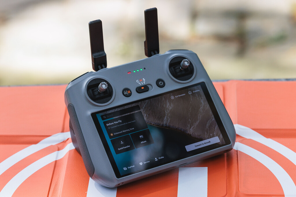 DJI Avata 360 Controller Shot