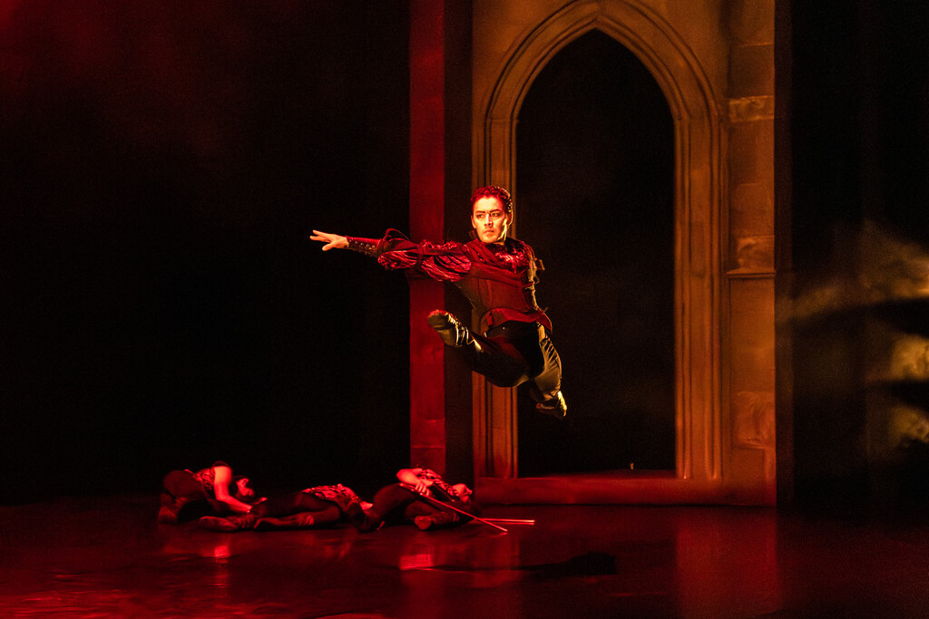 Dracula: Ballet At Its Darkest Dual, Count Dracula ballerina jump moment