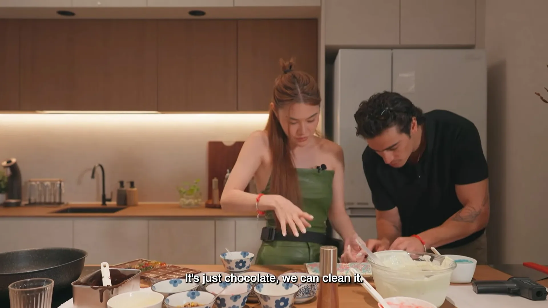 Marco and Frayya cooking together in a modern kitchen on their WINGMAN Episode 4 date