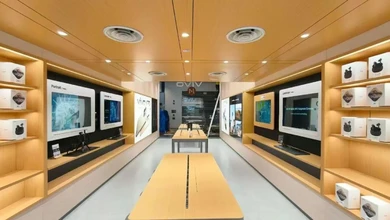 Interior of the vivo Experience Store at Jurong Point with wood finishes and demo screens