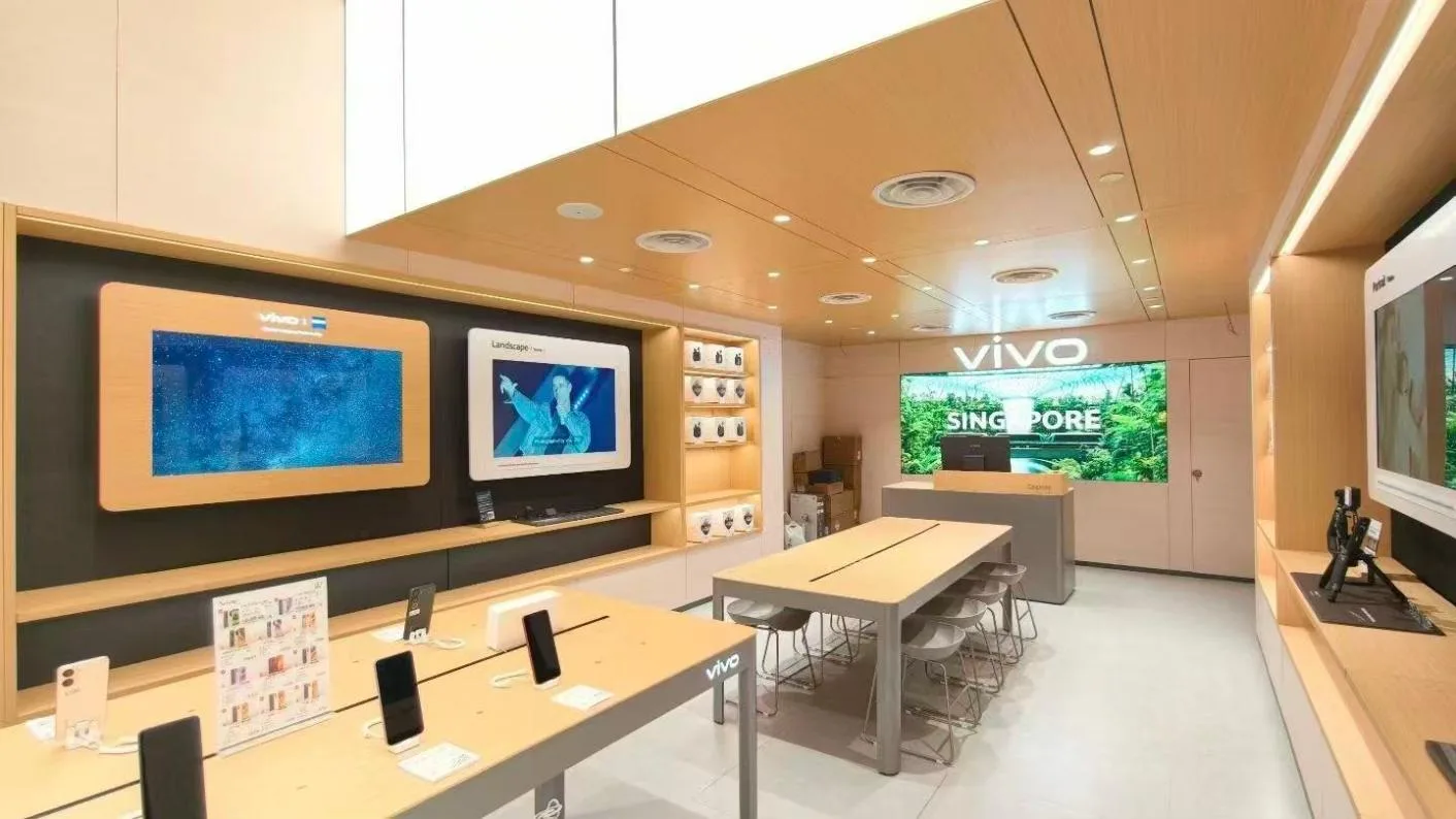 Display tables with smartphones and interactive screens inside vivo's Jurong Point store