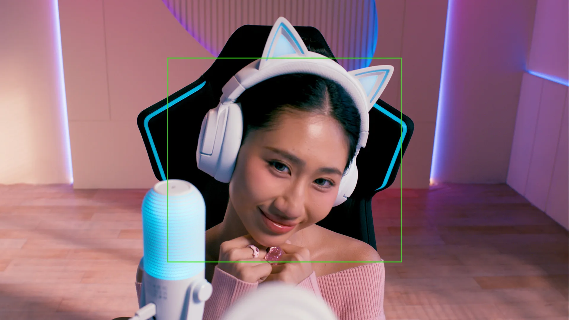 Streamer in headphones centered within Razer Kiyo V2 Pro's AI framing outline