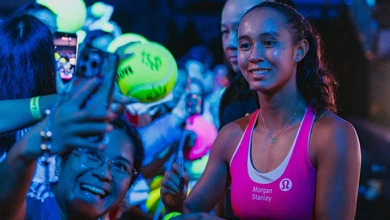 Leylah Fernandez greeting fans at The Kallang during the Singapore Tennis Open 2026