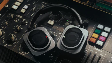 Headphone (1) Pro x Metropolis campaign