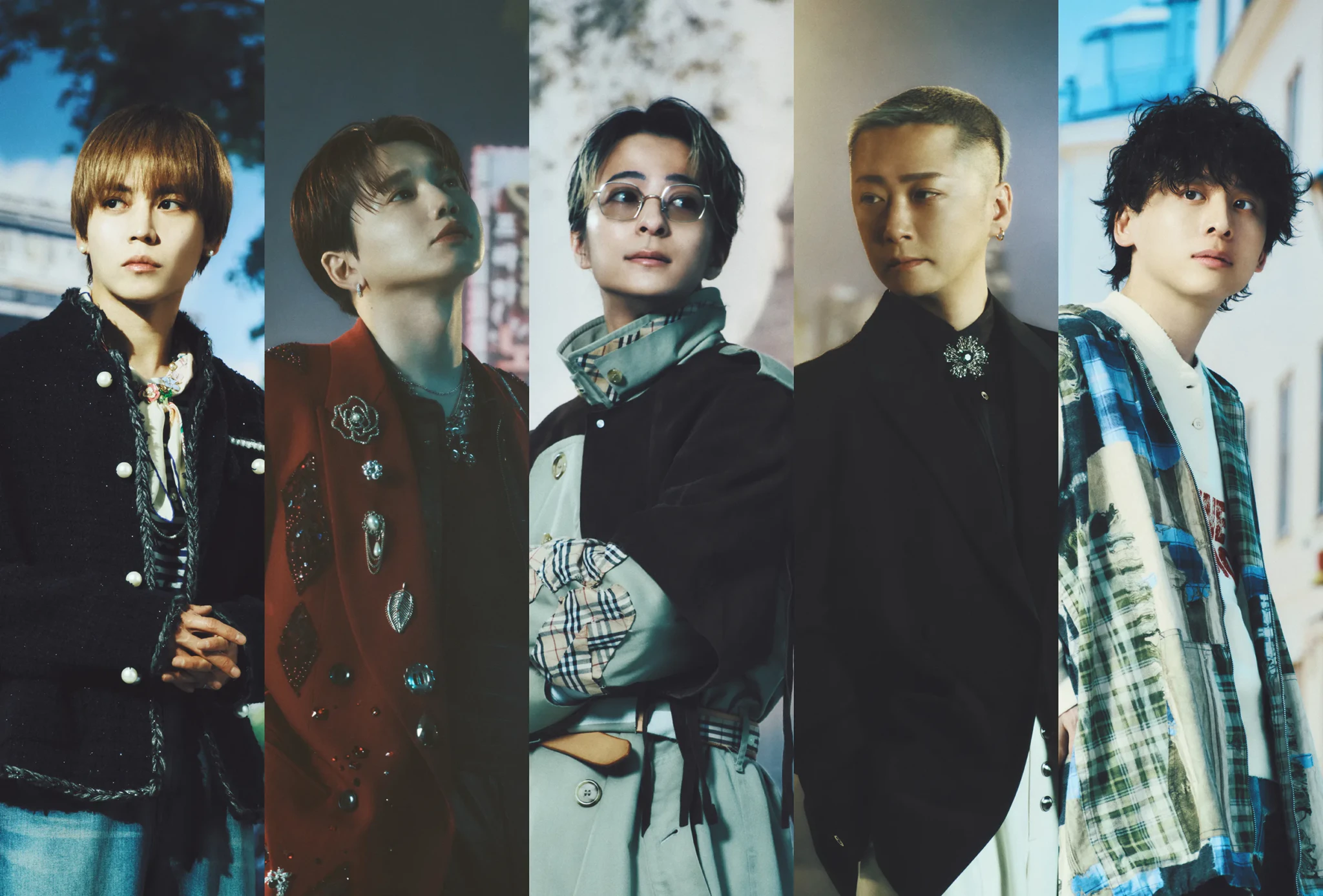 The five members of Da-iCE posing together