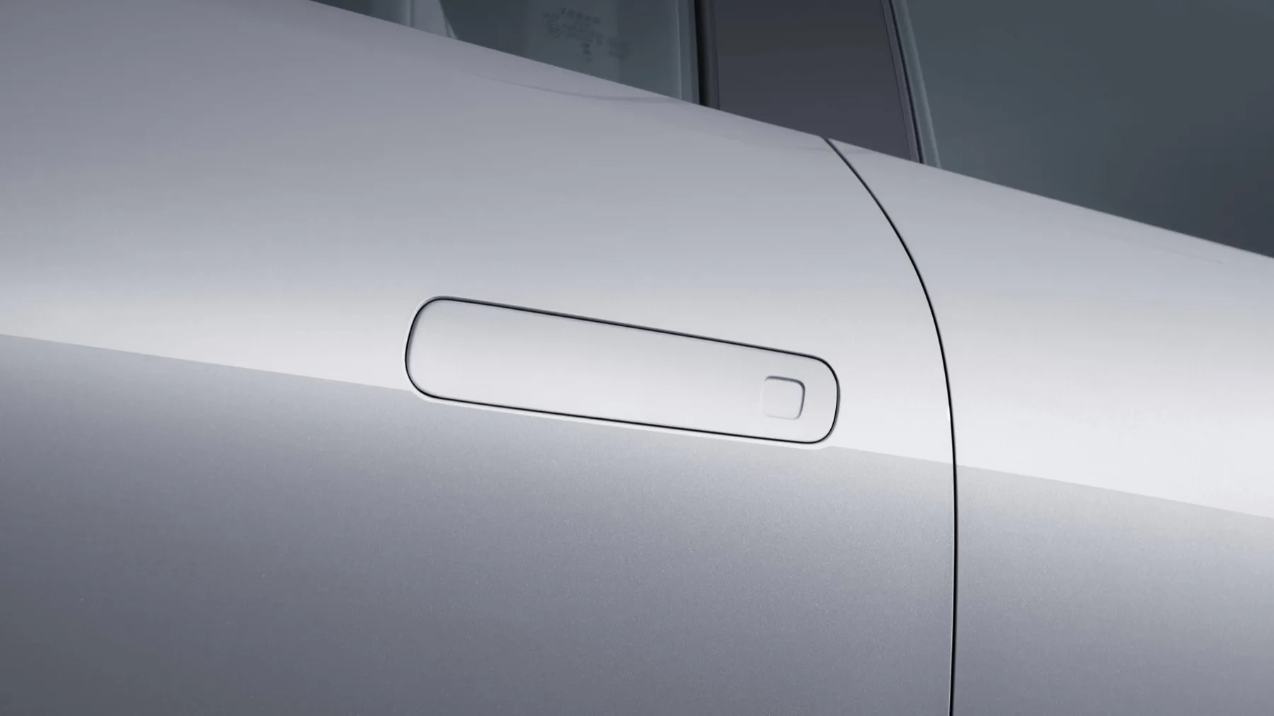 The flush-mounted exterior door handle with an integrated button on a silver Zeekr 7X