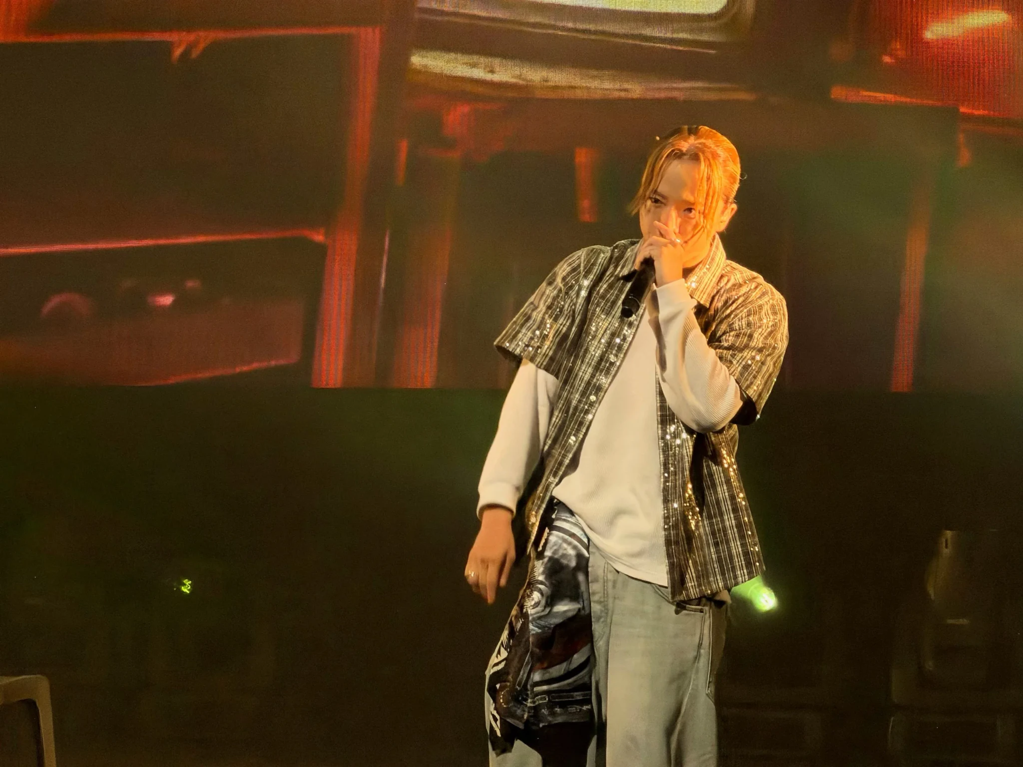 MIZUKI of ONE OR EIGHT sings on stage in a plaid shirt over white sleeves
