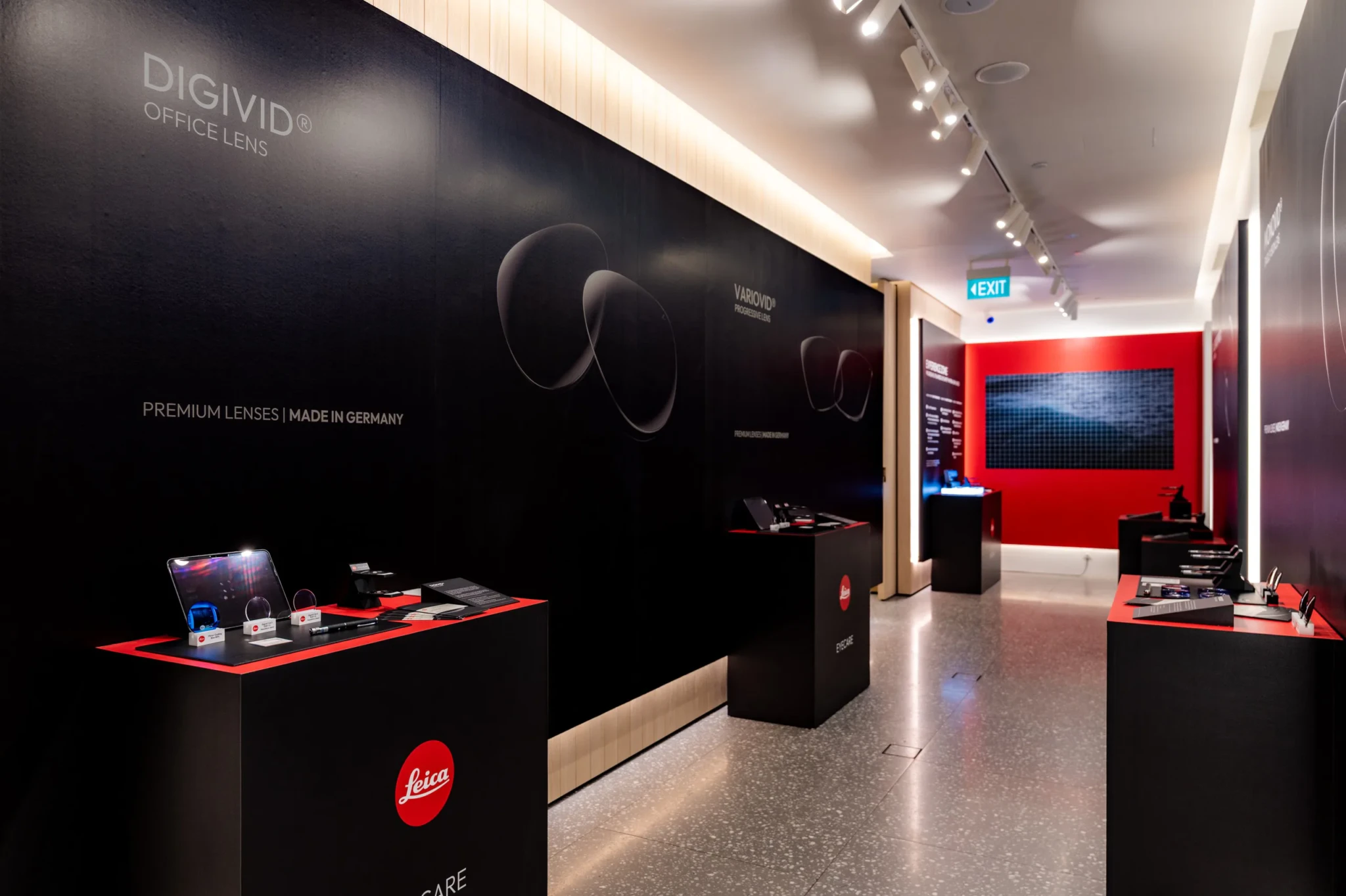 Leica Eyecare's DIGIVID office lens on display at the launch